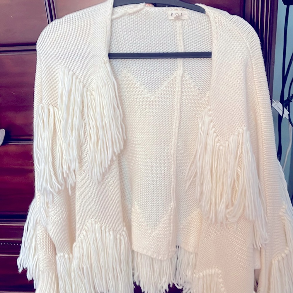 POL fringe lightweight sweater. Cardigan. No buttons.